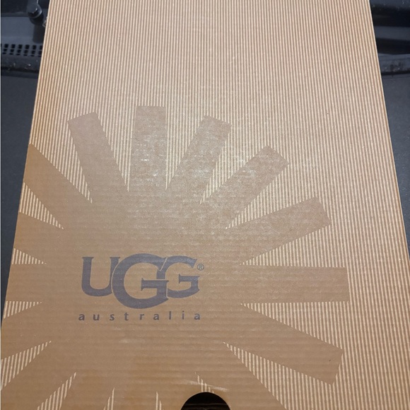 UGG Selene (red) size 7 with box - Picture 6 of 12